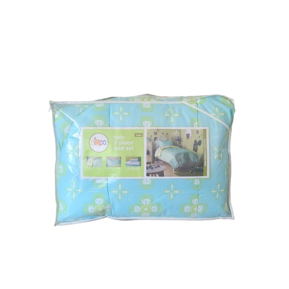 Circo Twi 5 Piece Bed Set - Aqua Medallion Collection - Aqua Blue Pale Gree - Picture 2 of 4